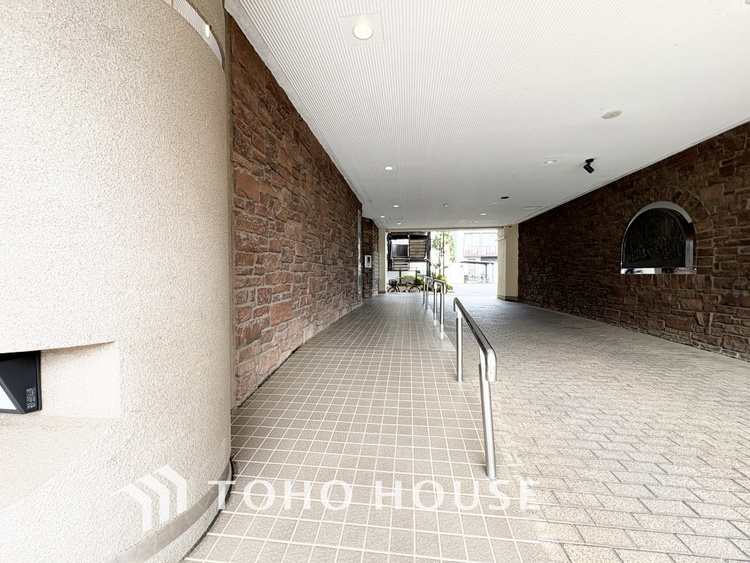 エントランス 漂う上質な空気感、マンションに入れば「おかえりなさい」と笑顔で迎えてくれるエントランス。最良の心配りを感じるマンションでした。