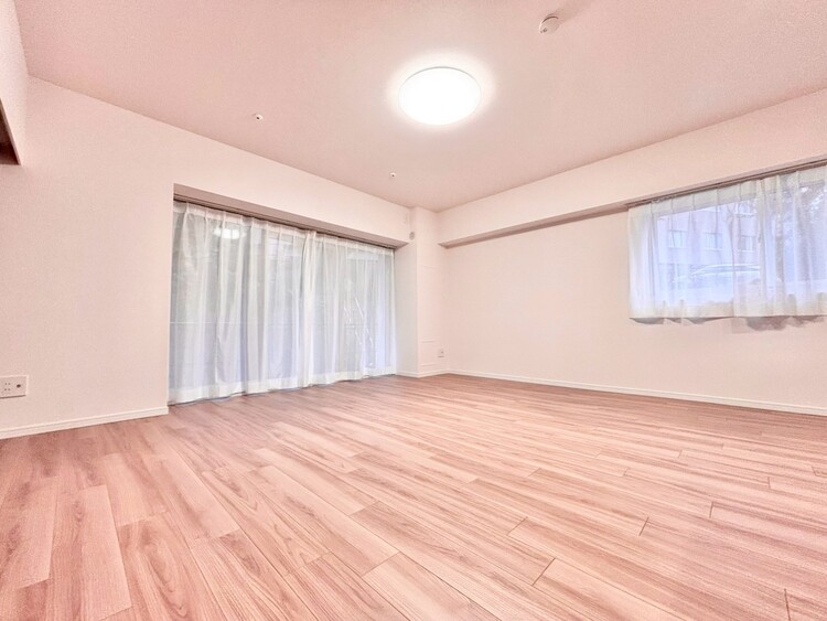 居間 落ち着いた雰囲気に包まれて、伸びやかな空間。