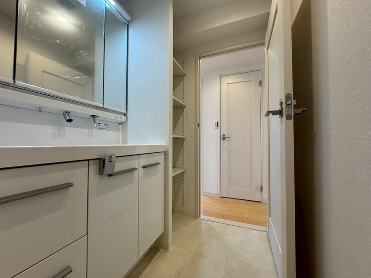 その他 十分な広さの脱衣所。