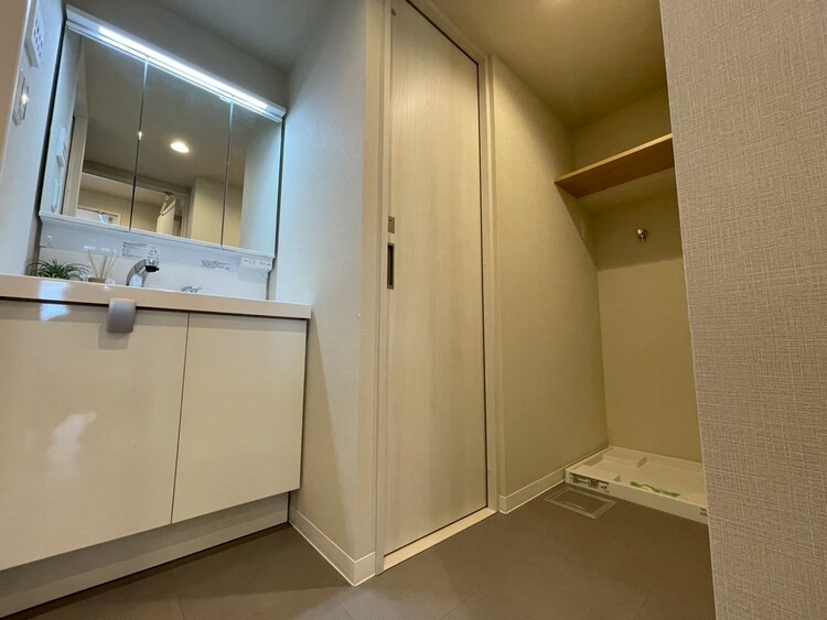 その他 十分な広さの脱衣所。