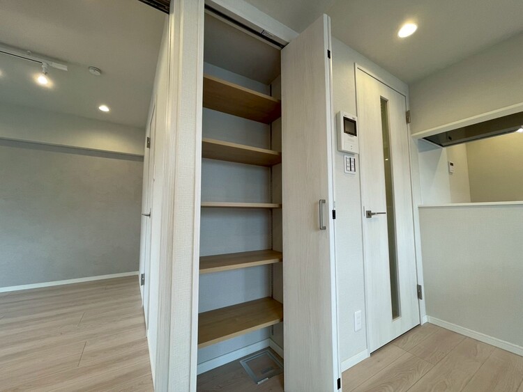 その他 家電やスーツケース、ストック品など何でも片付く嬉しい空間です。