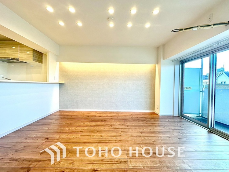 内装 【LIVING】◆陽光◆が差し込む。この開放的なLDKに家族の笑顔が集う。家族が一緒に過ごす空間は明るく、そして居心地よく。