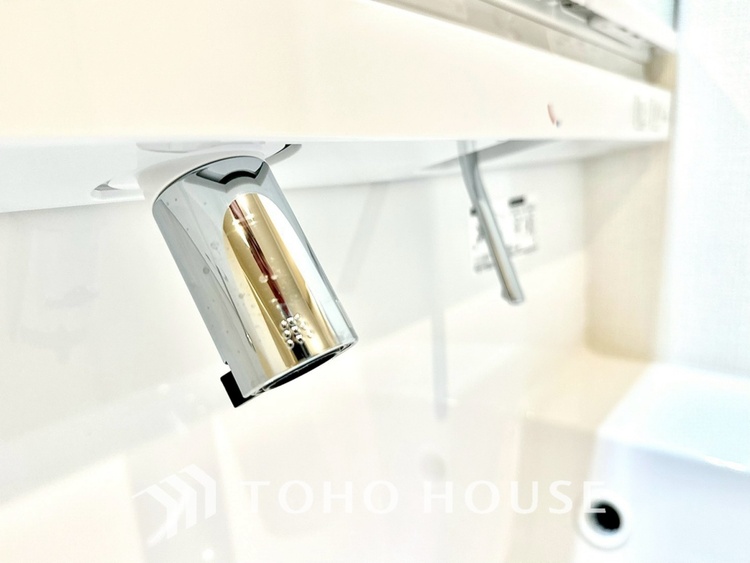 洗面 ◆快適◆煌びやかな暮らしの中にも忘れたくない快適さ。大きな収納が助けてくれます。