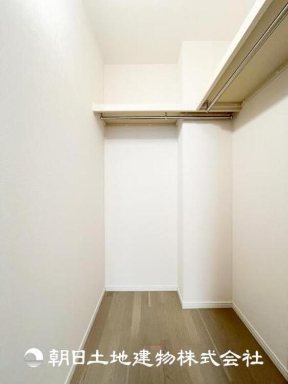 収納 【WIC】収納に便利なウォークインクローゼットがあり、衣類をまとめてしまえるので管理がしやすいです。