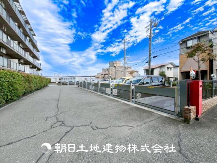 駐車場 【駐車場】敷地内駐車場。日々の暮らしをスムーズにするために必要なスペースですね。