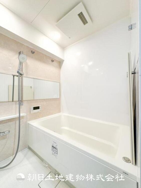 風呂 1日の疲れを癒すバスタイム。心地よいリラックスを叶える独立した美しい空間です。