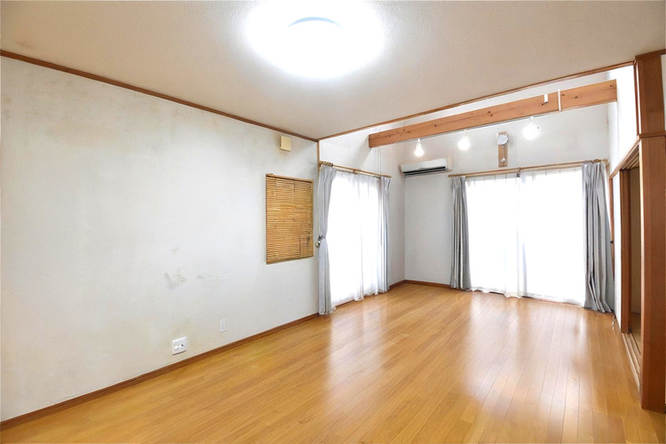 居間 ※画像処理により一部家具等を消去しております