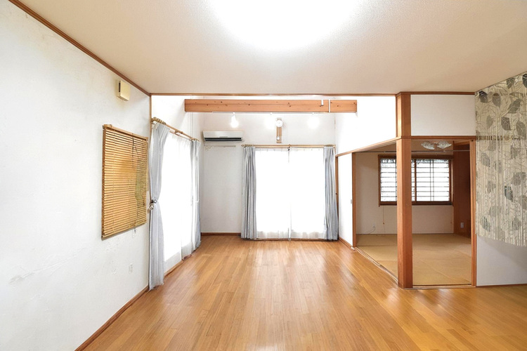 居間 ※画像処理により一部家具等を消去しております