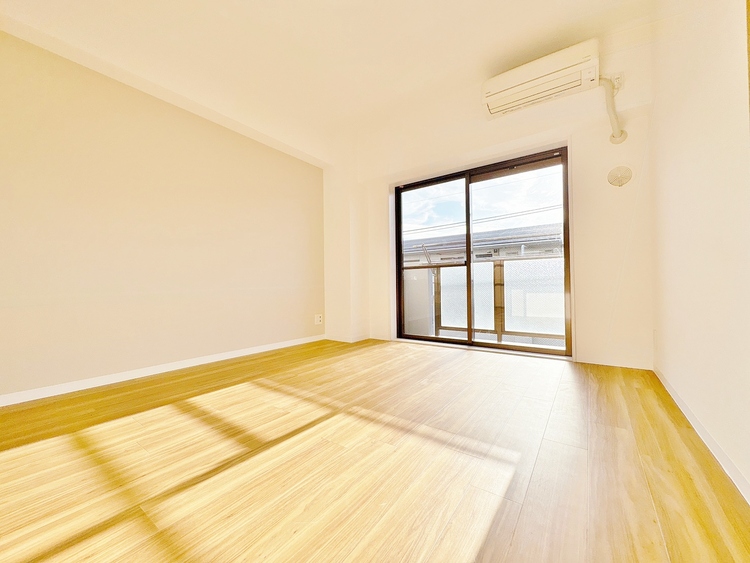 居間 居心地の良い空気感は、暮らしのステージを彩り、心からのやすらぎと満足感を与えてくれます。