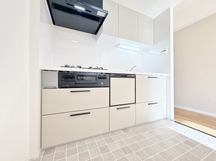 キッチン スマートな意匠と充実の機能を備えたキッチンが、暮らしにおいしい彩りを添えます。