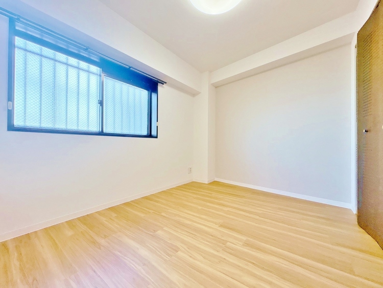 寝室 ベッドも十分に設置するスペースがあります。