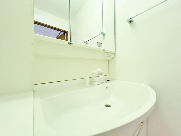 洗面 何かと物が増える場所だからこそ、スッキリと見映えの良い空間に。