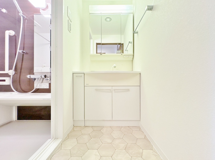 洗面 清潔感と心地よさを重視した、上質感漂うパウダールーム。