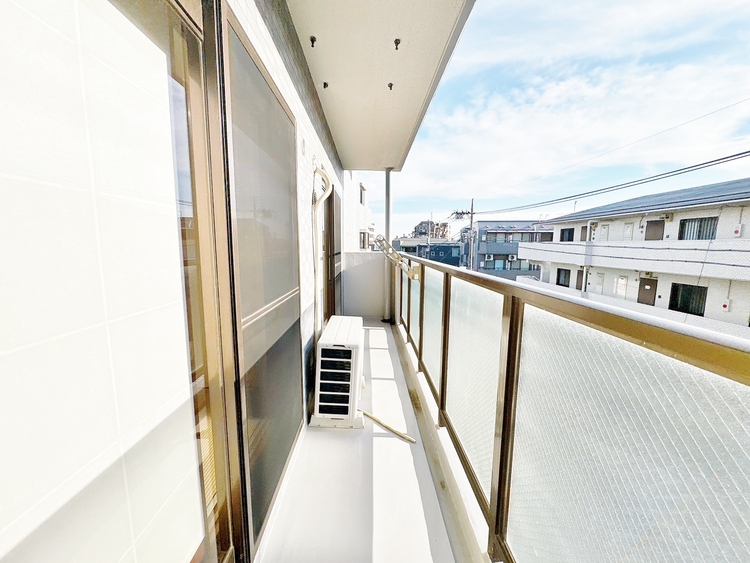 バルコニー 暮らしの中で、光と風を演出してくれるバルコニー。