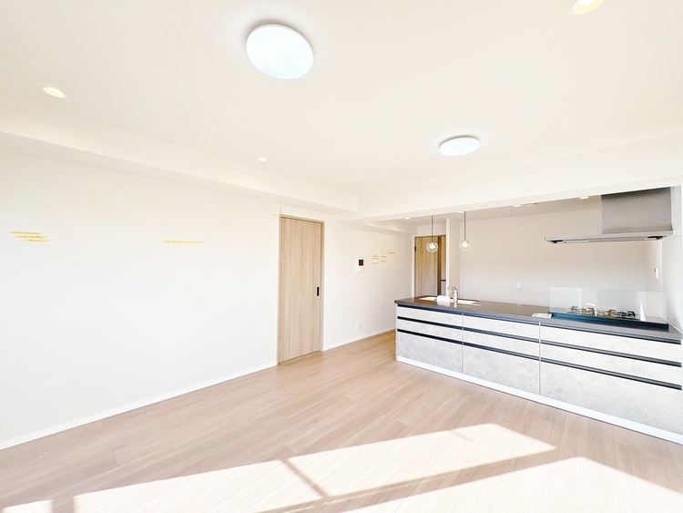 居間 快適に過ごす毎日を求めて、暮らしの中でご自身の「マイホーム」に創り上げてください。