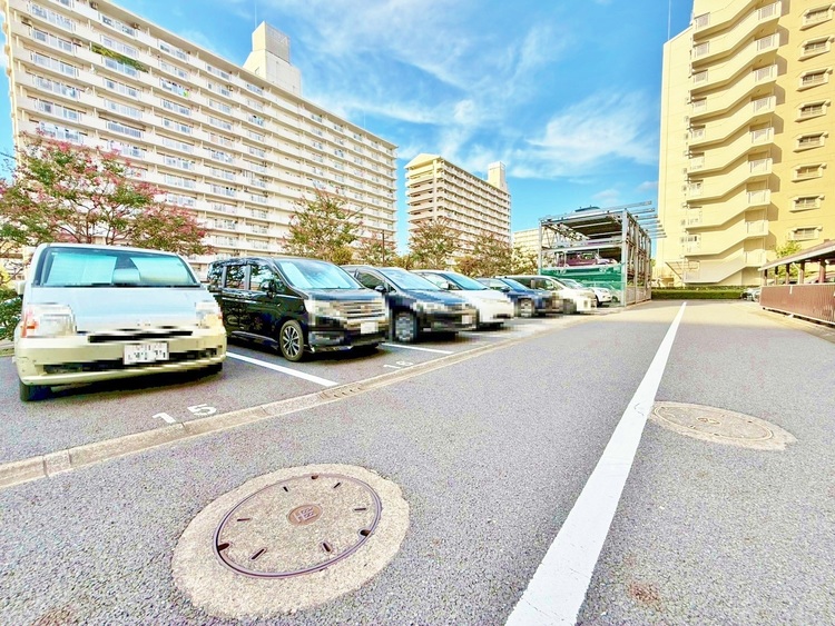 駐車場 本物件の駐車スペースです。車種制限のある場合もございますので、お気軽にお問い合わせくださいませ。