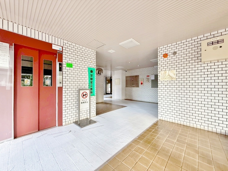 エントランス エントランス内部は、管理が行き届き清潔な共有スペースとなっています。