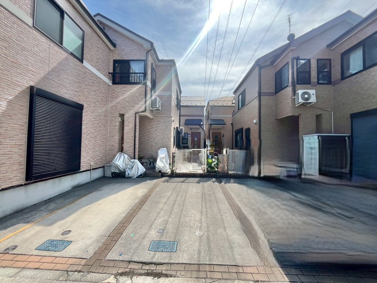 駐車場 本物件の駐車スペースです。車種制限のある場合もございますので、お気軽にお問い合わせくださいませ。