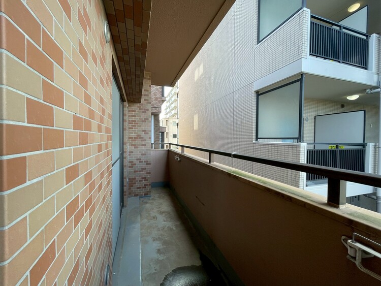 バルコニー 暮らしの中で、光と風を演出してくれるバルコニー。