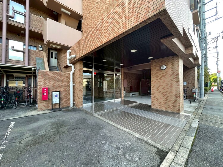 エントランス 外と内をつなぐエントランスは、まさに顔となる場所。