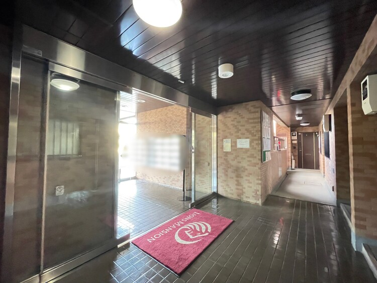 エントランス エントランス内部は、管理が行き届き清潔な共有スペースとなっています。