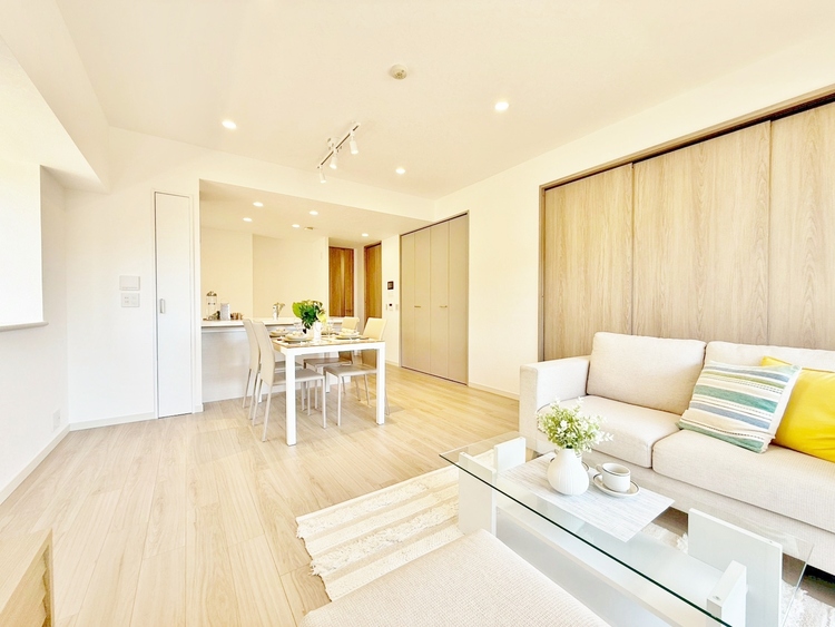 居間 快適に過ごす毎日を求めて、暮らしの中でご自身の「マイホーム」に創り上げてください。