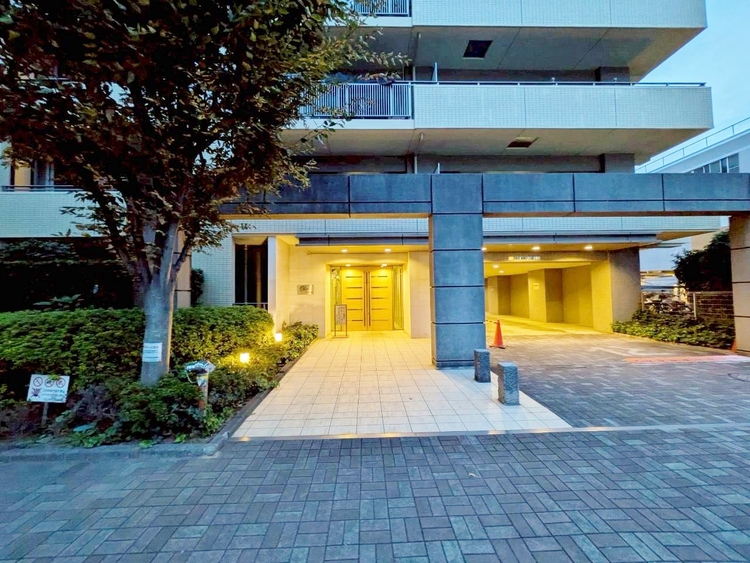 エントランス 外と内をつなぐエントランスは、まさに顔となる場所。