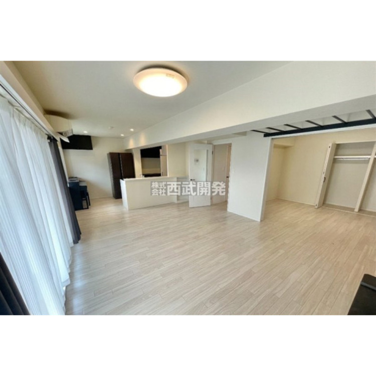 居間 ＣＧ加工により家具、備品を消しています。