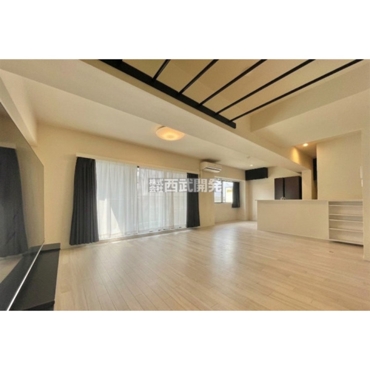 居間 ＣＧ加工により家具、備品を消しています。