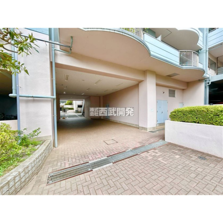 その他 ピロティ