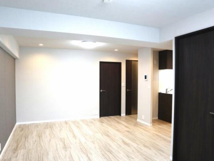 居間 LDK15.5帖　ご家族みなさんで寛げる空間をぜひ現地で体感してみてください。