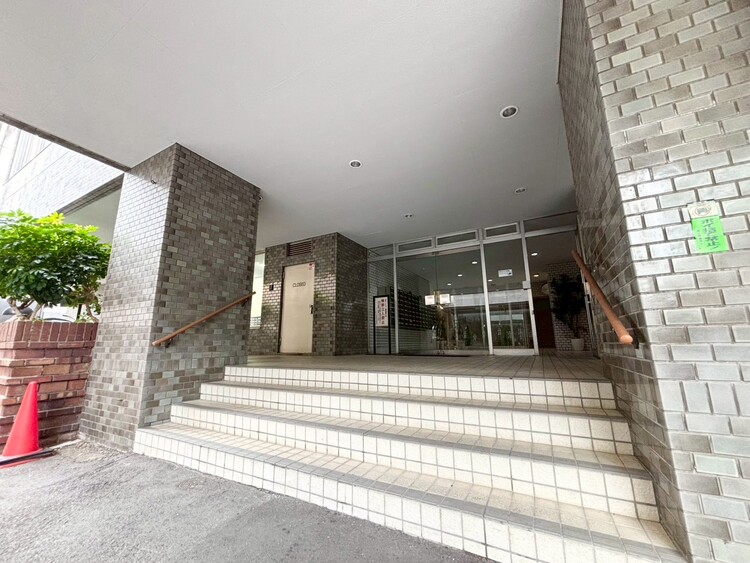 その他 上質感漂う玄関アプローチです。