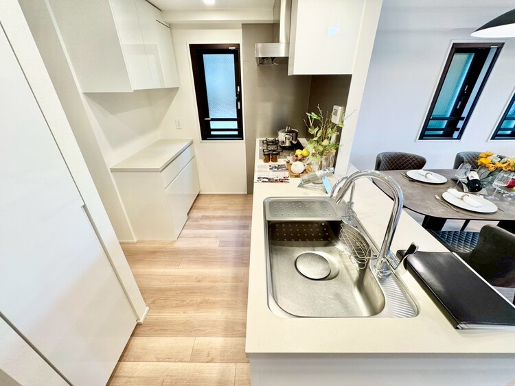 その他 使いやすくスタイリッシュなキッチン空間になっております。