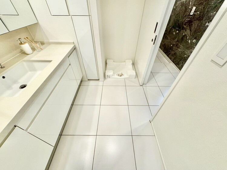 その他 十分な広さの脱衣所。