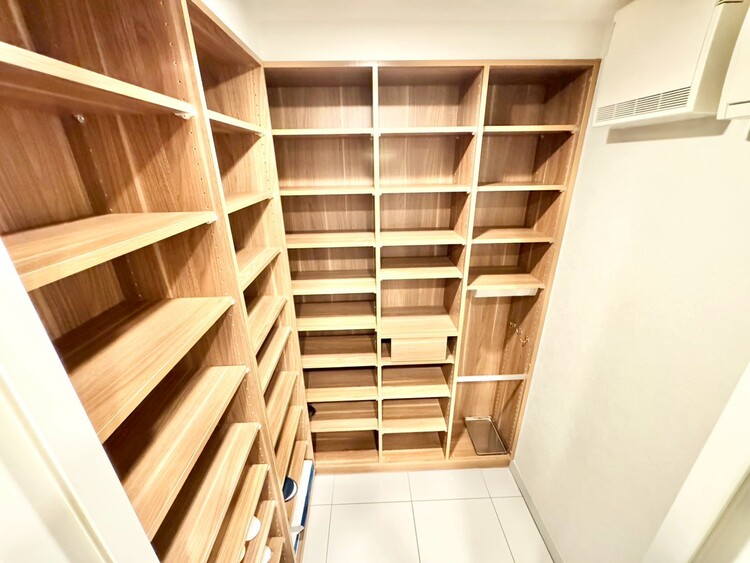 その他 収納スペースが付いていて、お部屋を広く使っていただけます。