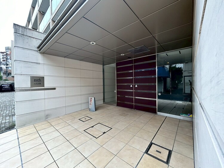 その他 上質感漂う玄関アプローチです。