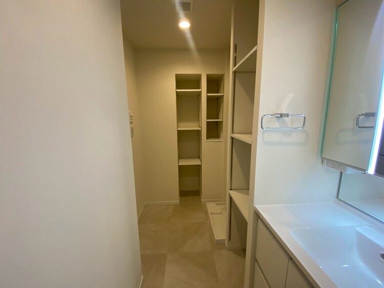 その他 十分な広さの脱衣所。