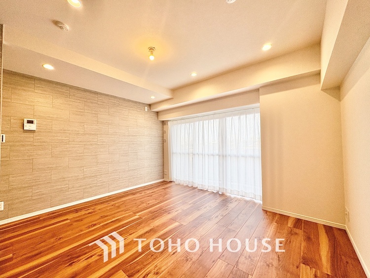 内装 ◆サンサンと◆差し込む太陽の光がこのリビングに笑いをもたらす。