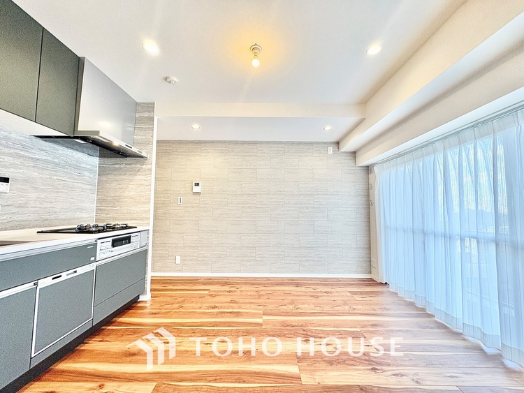 内装 【Green orchestra】◆緑の匂いに誘われて◆目を閉じれば深緑の香り。五感を研ぎ澄まし、日々の疲れを心から癒してくれる。深呼吸するほどに爽やかな薫りたち込める新緑にそと微笑む私達。