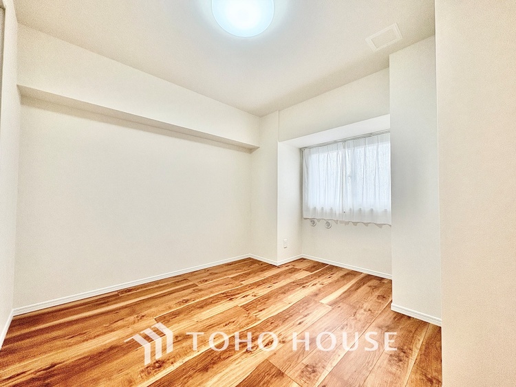 内装 ◆時を忘れる場所◆ここにはみんなが集い、食事と楽しい会話が始まる。話に夢中になりすぎて、ついつい時を忘れ夜半過ぎになってしまう。そんな束の間の幸せを感じさせてくれる場所でありたい。