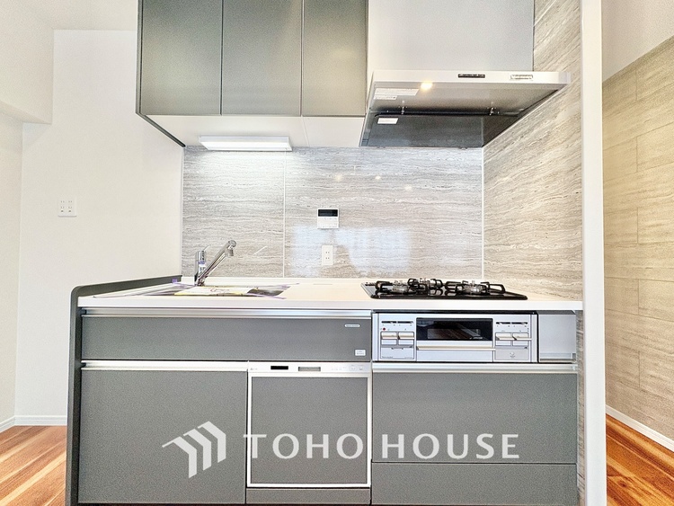 キッチン 【cooking papa is here】料理が苦手な人でも、チャレンジしてみたくなるワイドスパンのキッチン。家族の食卓がここから始まる。