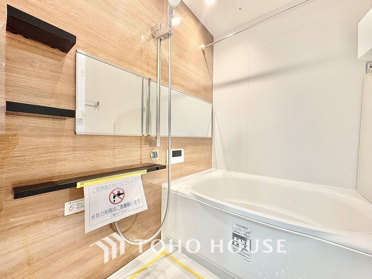 風呂 【Bathroom makes you free】疲れを翌日に残さない。そのための広々としたお風呂。足を伸ばしてさあ浸かろう。