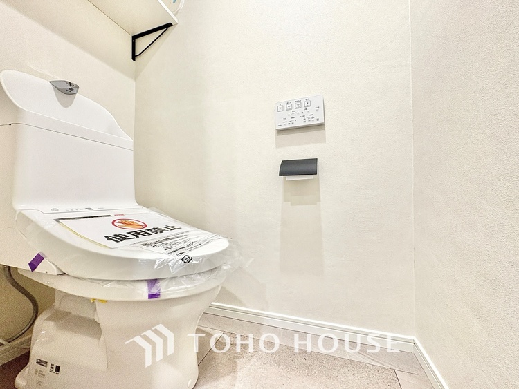 トイレ 【some philosophy was born from here】思索もできる空間。トイレのそんな側面も評価されていい時代かなと。