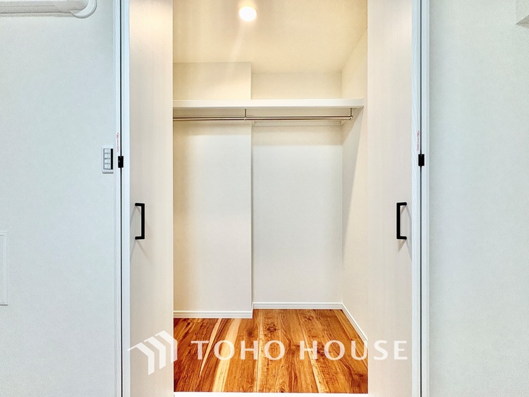 収納 【a closet full of dreams】しまいきれない思い出はクローゼットに。いつでも取り出せる広さが生活を彩る。