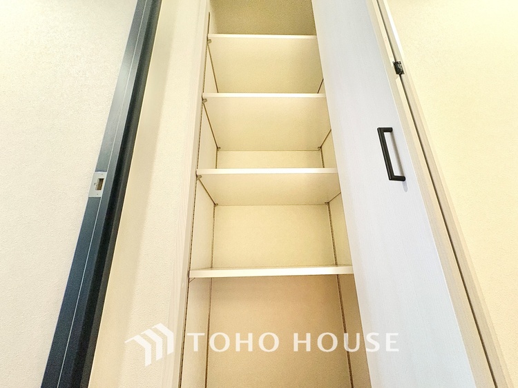 収納 【a closet full of dreams】しまいきれない思い出はクローゼットに。いつでも取り出せる広さが生活を彩る。