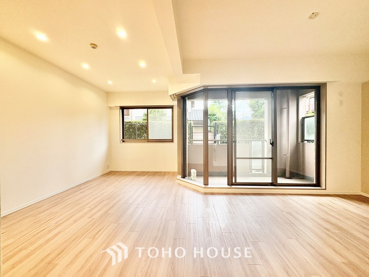 内装 【Green orchestra】◆緑の匂いに誘われて◆目を閉じれば深緑の香り。五感を研ぎ澄まし、日々の疲れを心から癒してくれる。深呼吸するほどに爽やかな薫りたち込める新緑にそと微笑む私達。