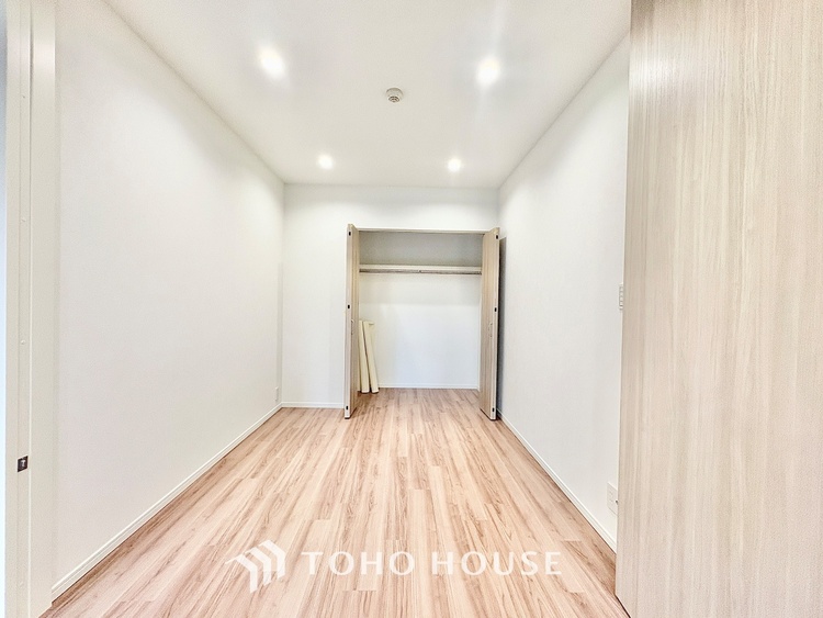 内装 ◆時を忘れる場所◆ここにはみんなが集い、食事と楽しい会話が始まる。話に夢中になりすぎて、ついつい時を忘れ夜半過ぎになってしまう。そんな束の間の幸せを感じさせてくれる場所でありたい。