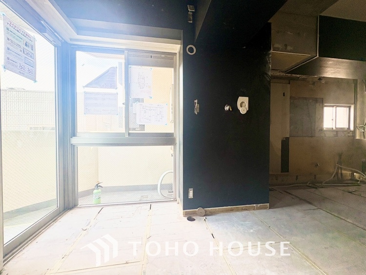 内装 ◆色彩◆この空間に放たれた光は華美なまでに演出されたデザイン。流れる時をより芳醇なコーヒーの様な色彩奏でるアダージョ。そして情景豊かな作品のような暮らしがイメージできる。