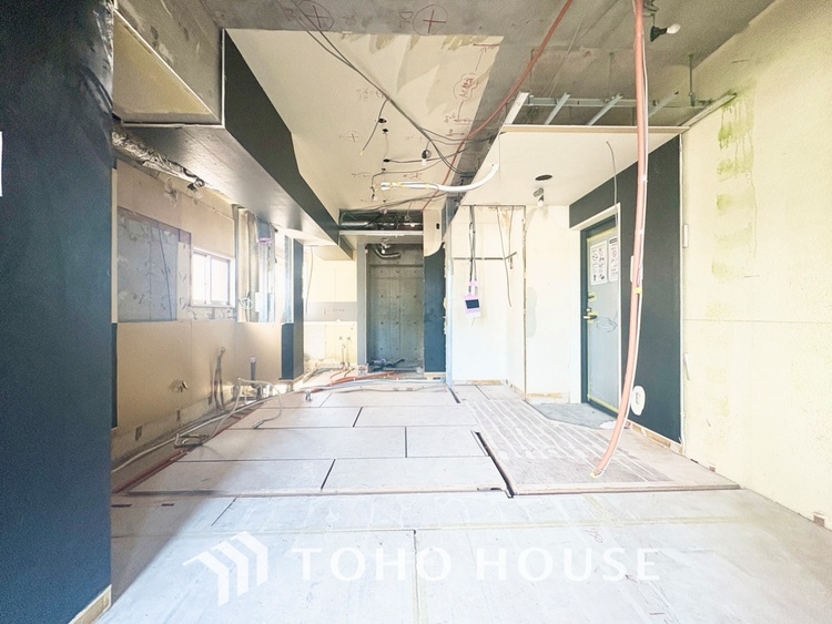 内装 ◆窓を開けると◆冷涼な風、そよぐリビング。だんらんの場所はここから始まり、ここで終わる。家族の笑顔が集う素敵な場所だから、こだわり抜いた思いが詰まっているのだと思う。