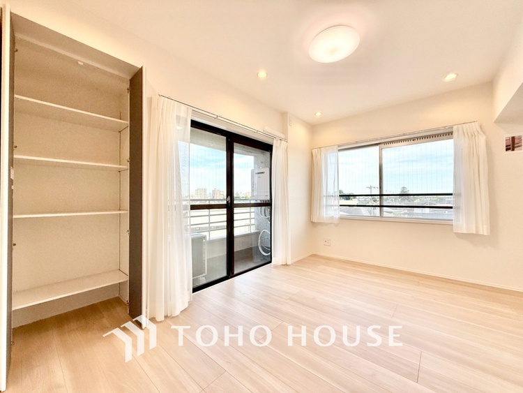 内装 ◆ここに在る◆事も無げに美しく、伝えるには筆舌に尽くし難い。豪華絢爛や華美と言う事ではなく、住まう者にとって暮らし易く心地がいいと言う美しさがこの住まいには込められている。